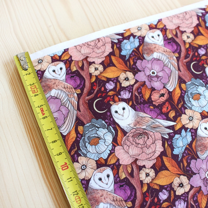 Coupon de tissu illustré "Chouettes effraies" 48x48 cm – Popeline & French Terry – motif poétique, sorcière