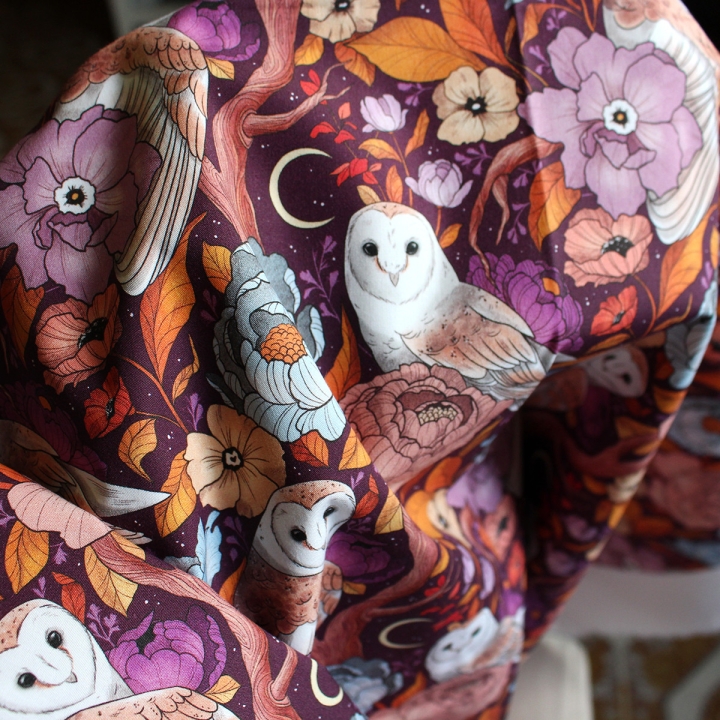 Tissu illustré "Chouettes effraies" – popeline, velours & French terry – motif mystique, sorcière, magique