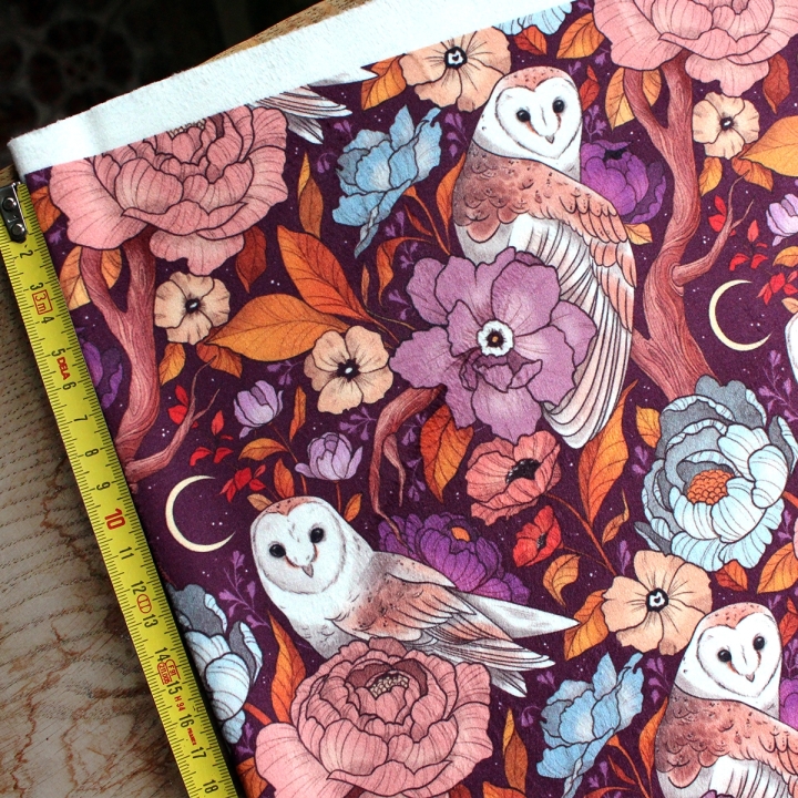 Tissu illustré "Chouettes effraies" – popeline, velours & French terry – motif mystique, sorcière, magique