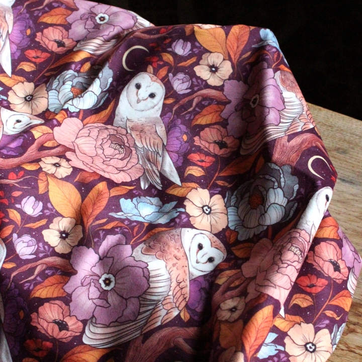 Tissu illustré "Chouettes effraies" – popeline, velours & French terry – motif mystique, sorcière, magique