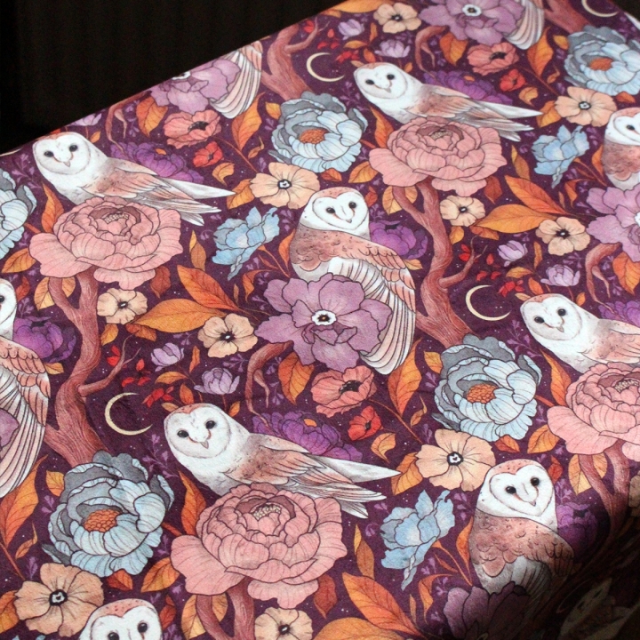 Tissu illustré "Chouettes effraies" – popeline, velours & French terry – motif mystique, sorcière, magique