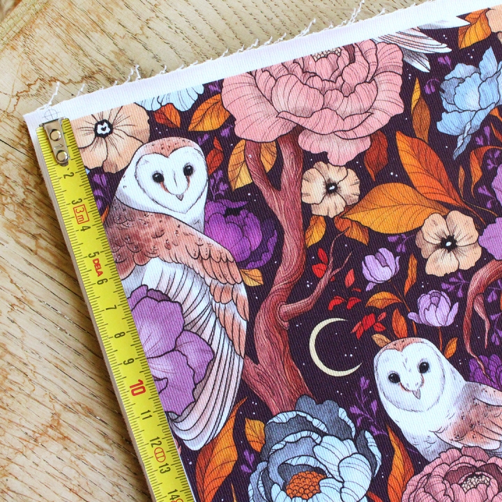 Tissu illustré "Chouettes effraies" – popeline, velours & French terry – motif mystique, sorcière, magique