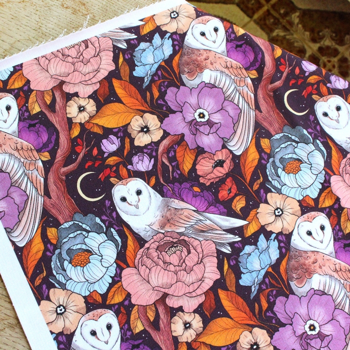 Tissu illustré "Chouettes effraies" – popeline, velours & French terry – motif mystique, sorcière, magique