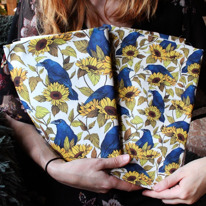Tissu illustré "Corbeaux & tournesols" – popeline, velours & French terry