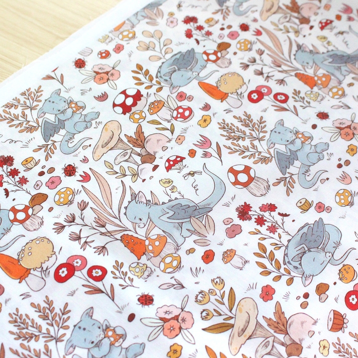 Tissu illustré "Dragons et champignons" – popeline, velours & French terry – motif enfantin