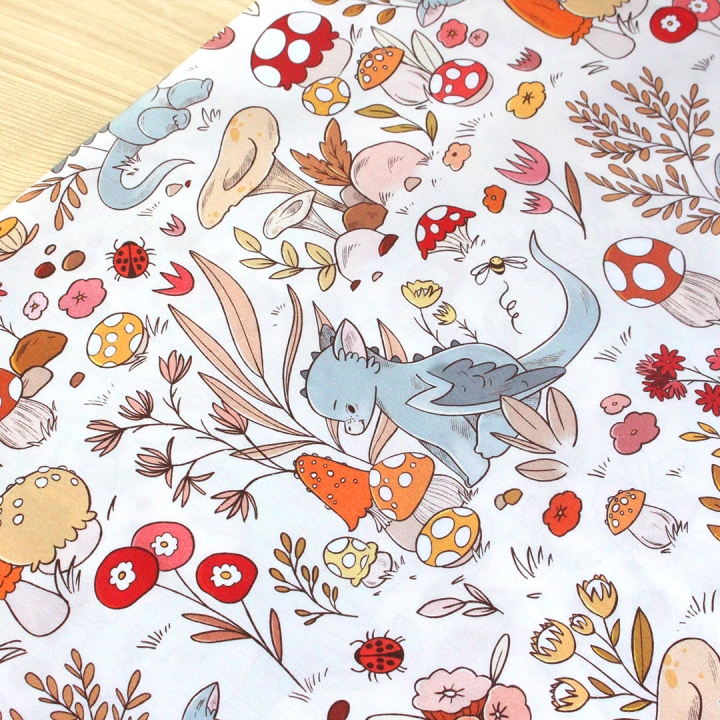 Tissu illustré "Dragons et champignons" – popeline, velours & French terry – motif enfantin