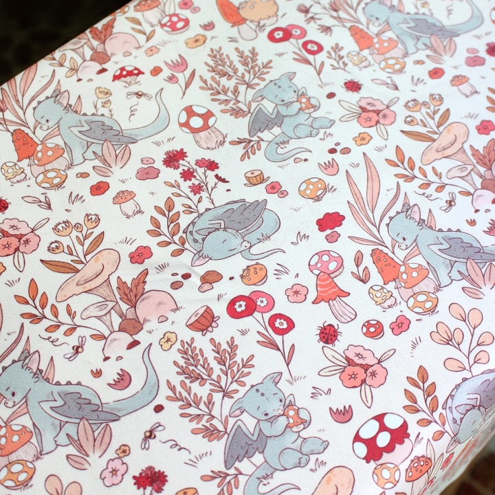 Tissu illustré "Dragons et champignons" – popeline, velours & French terry – motif enfantin