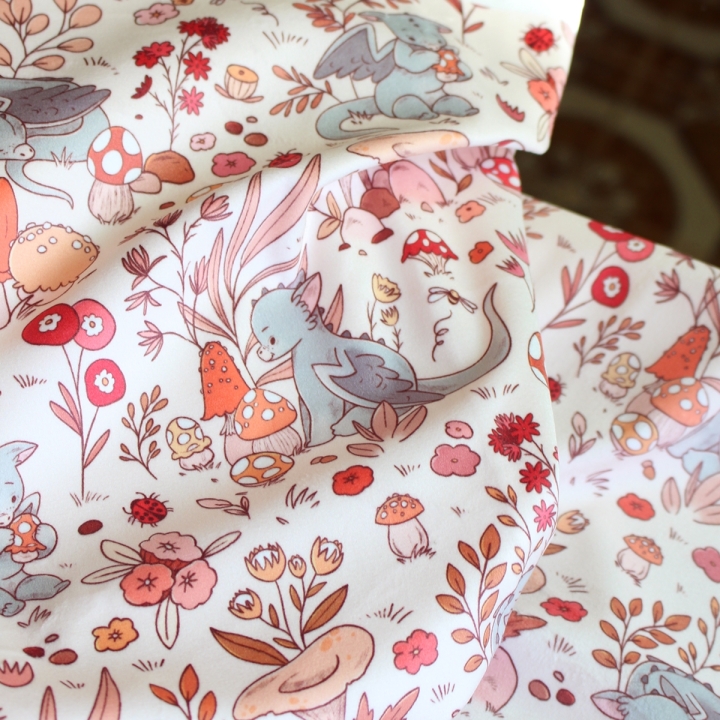 Tissu illustré "Dragons et champignons" – popeline, velours & French terry – motif enfantin