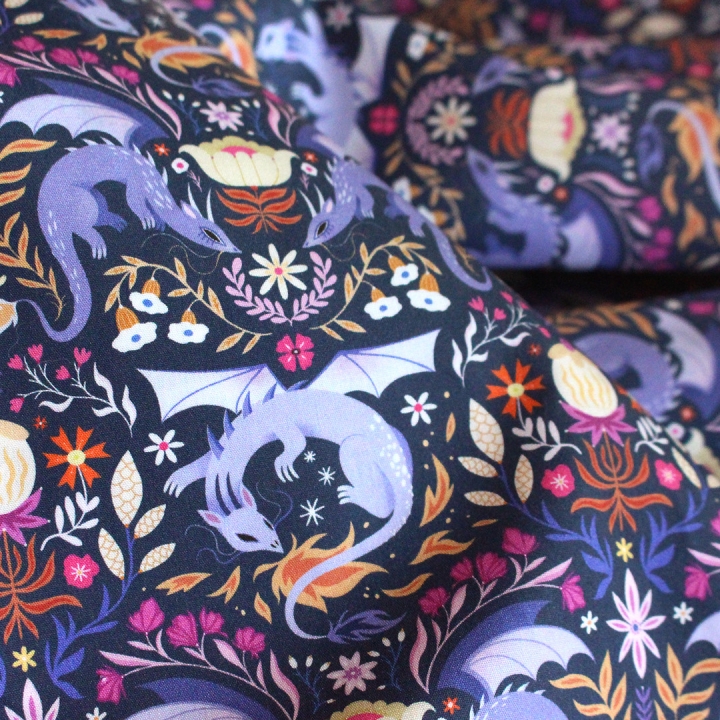 Tissu illustré "Dragons colorés" – popeline, velours & French terry – motif fantasy