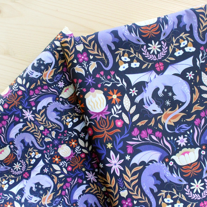 Tissu illustré "Dragons colorés" – popeline, velours & French terry – motif fantasy