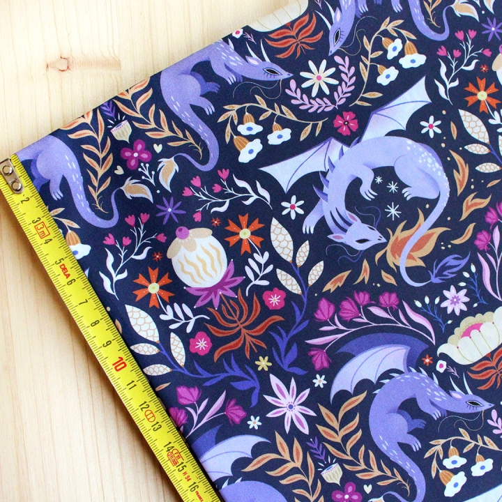 Tissu illustré "Dragons colorés" – popeline, velours & French terry – motif fantasy