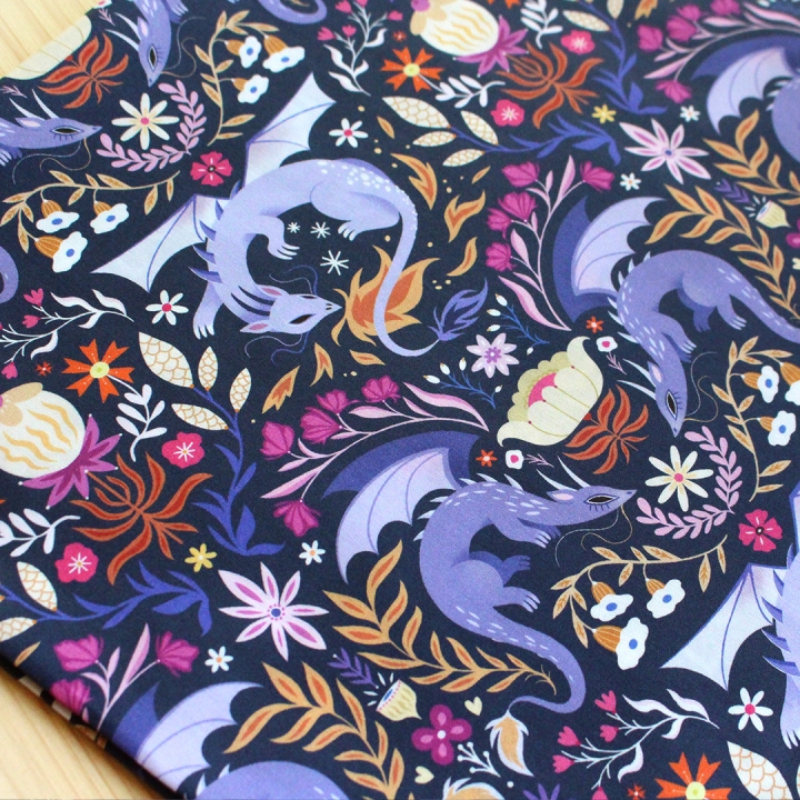 Tissu illustré "Dragons colorés" – popeline, velours & French terry – motif fantasy