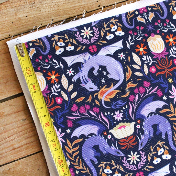 Tissu illustré "Dragons colorés" – popeline, velours & French terry – motif fantasy