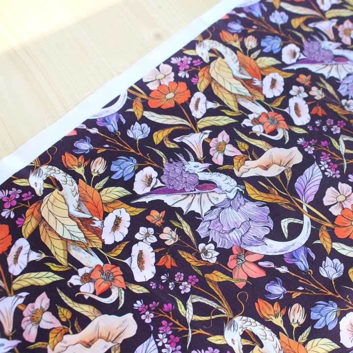 Tissu illustré "Dragons féériques" – popeline, velours & French terry – motif féérique, fantasy