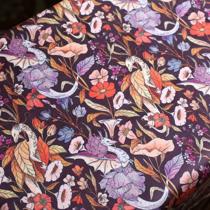 Tissu illustré "Dragons féériques" – popeline, velours & French terry – motif féérique, fantasy