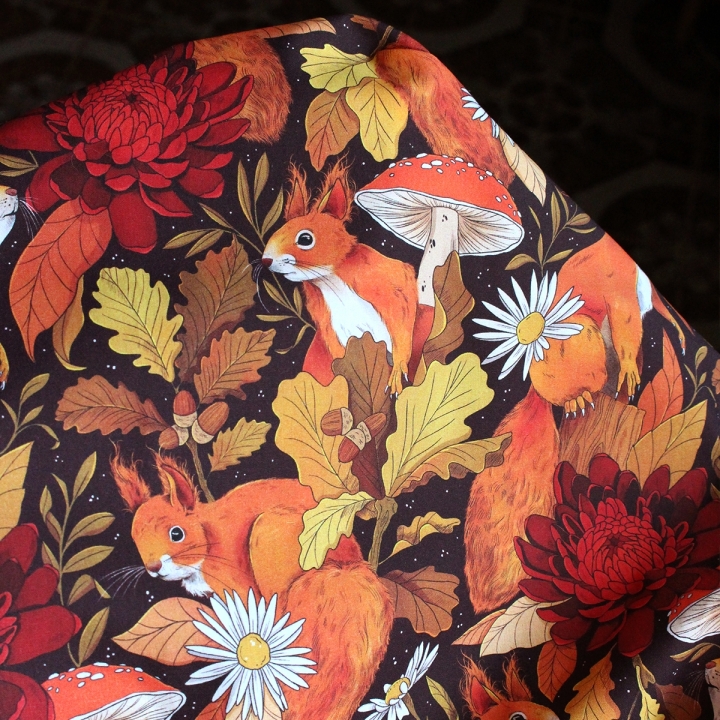 Tissu illustré "Écureuils d’automne" – popeline, velours & French terry - motif automnal