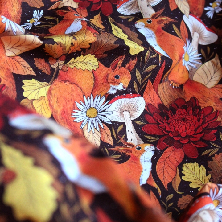 Tissu illustré "Écureuils d’automne" – popeline, velours & French terry - motif automnal
