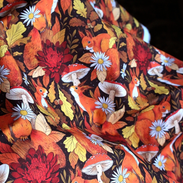 Tissu illustré "Écureuils d’automne" – popeline, velours & French terry - motif automnal