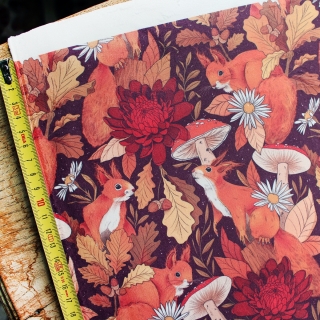 Tissu illustré "Écureuils d’automne" – popeline, velours & French terry - motif automnal