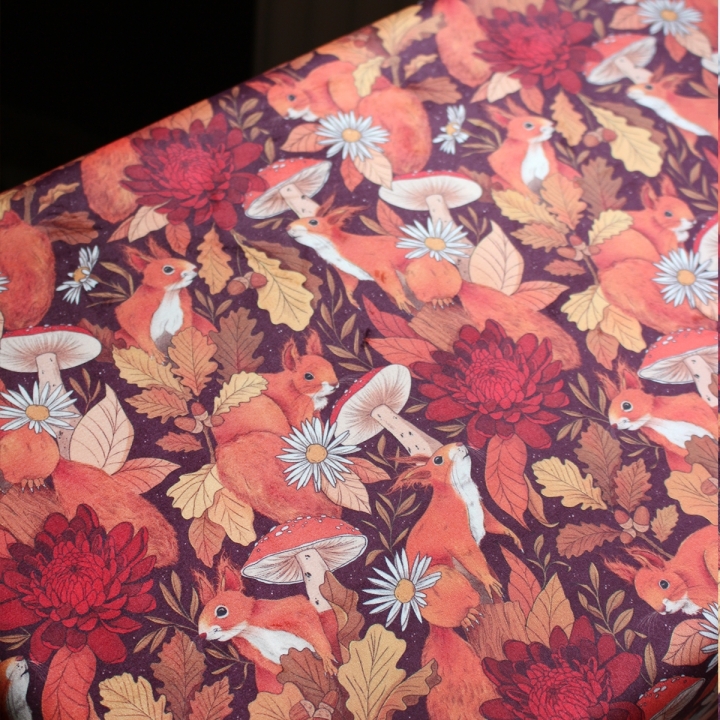 Tissu illustré "Écureuils d’automne" – popeline, velours & French terry - motif automnal
