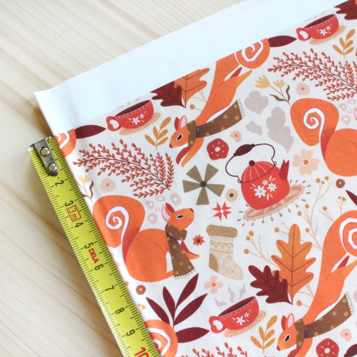 Coupon de tissu illustré "Écureuils écharpes" 48x48 cm – Popeline & French Terry – motif automnale
