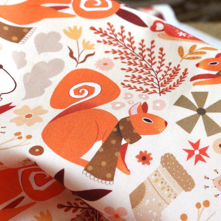 Tissu illustré "Écureuils écharpes"– popeline, velours & French terry – motif automnal