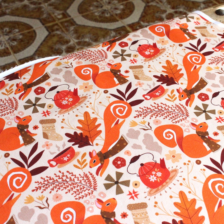 Tissu illustré "Écureuils écharpes"– popeline, velours & French terry – motif automnal