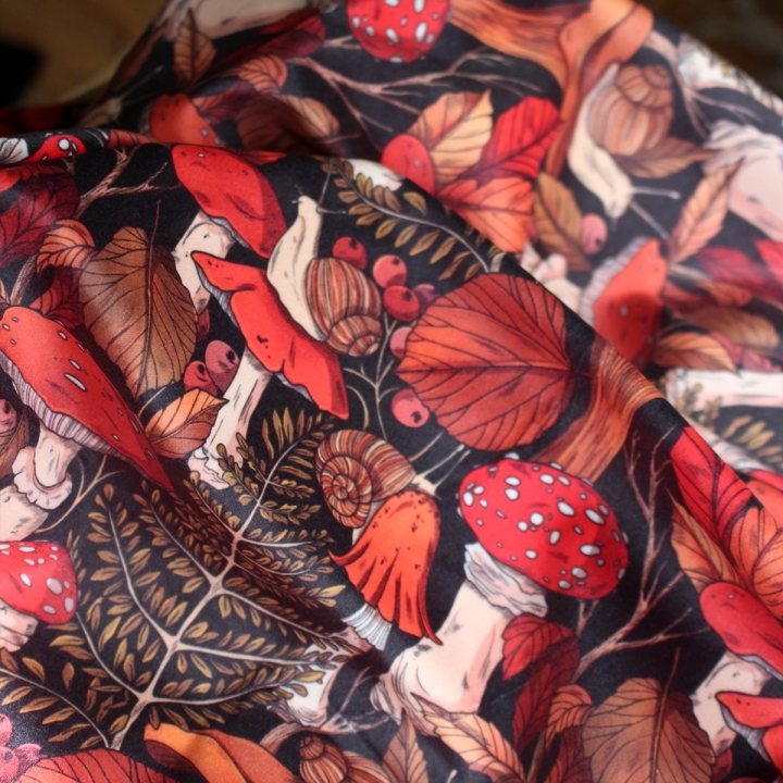 Tissu illustré "Escargots & champignons" – popeline, velours & French terry – motif automnal, forêt