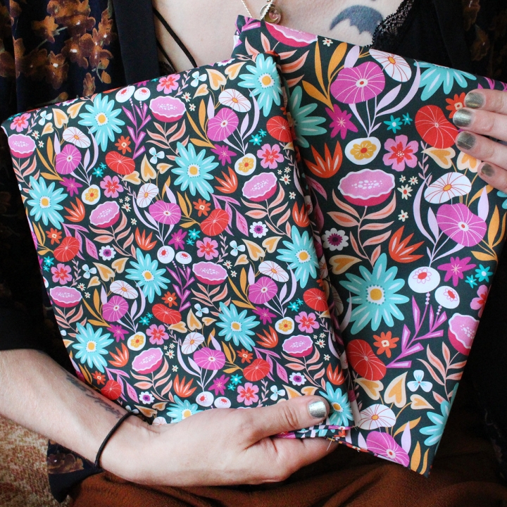 Tissu illustré "Flower power" – popeline, velours & French terry – motif fleuri coloré