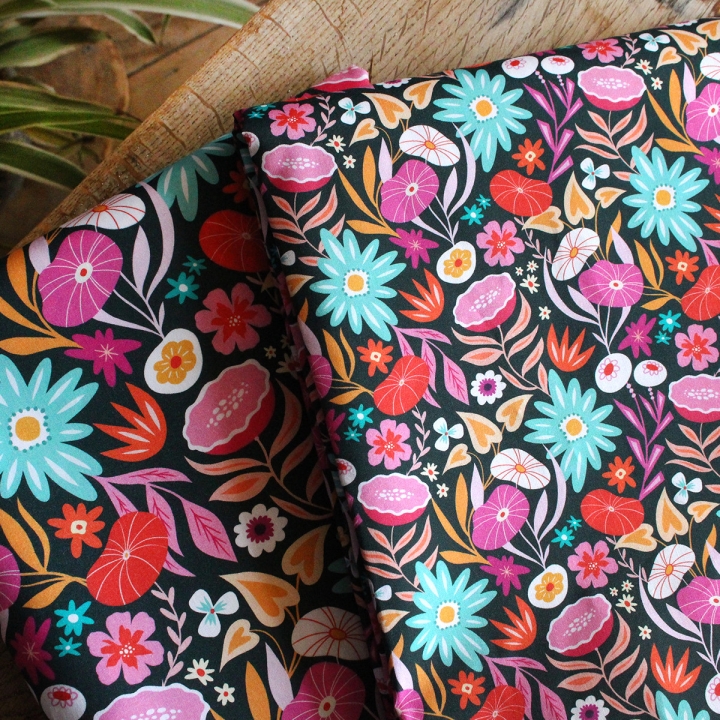 Tissu illustré "Flower power" – popeline, velours & French terry – motif fleuri coloré