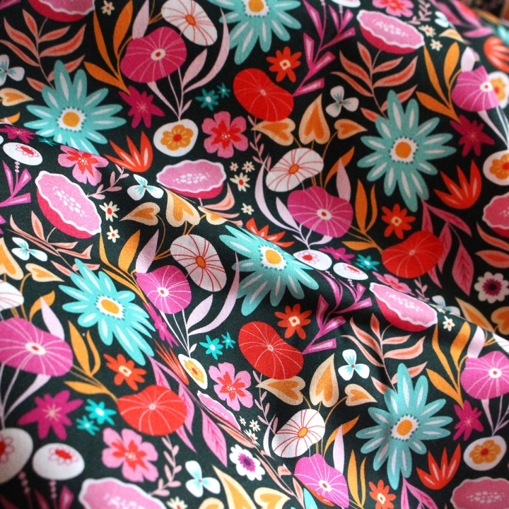 Tissu illustré "Flower power" – popeline, velours & French terry – motif fleuri coloré