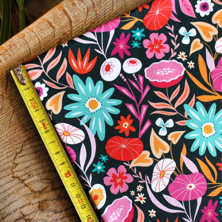 Tissu illustré "Flower power" – popeline, velours & French terry – motif fleuri coloré