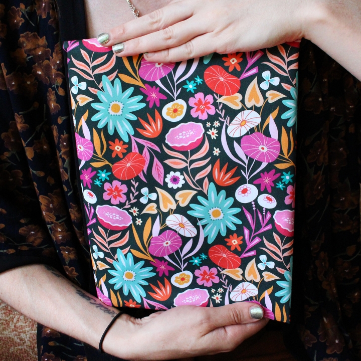 Tissu illustré "Flower power" – popeline, velours & French terry – motif fleuri coloré