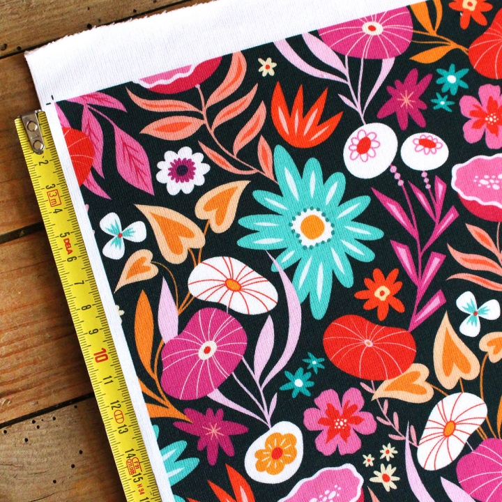 Tissu illustré "Flower power" – popeline, velours & French terry – motif fleuri coloré