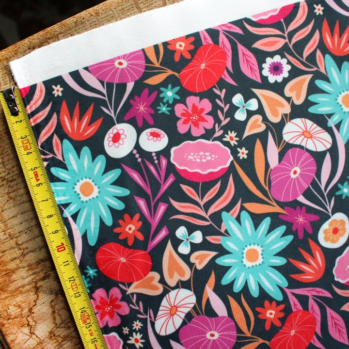 Tissu illustré "Flower power" – popeline, velours & French terry – motif fleuri coloré