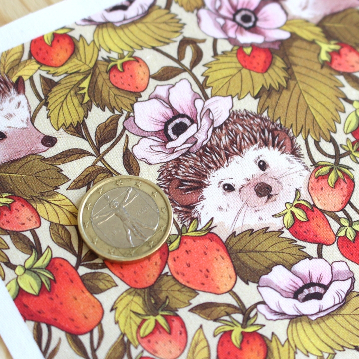 Coupon de tissu illustré "Hérissons fraises" 48x48 cm – Popeline & French Terry – motif poétique