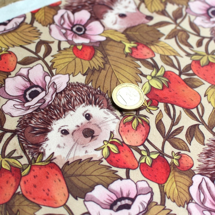 Tissu illustré "Hérissons et fraises" – popeline, velours & French terry – motif poétique