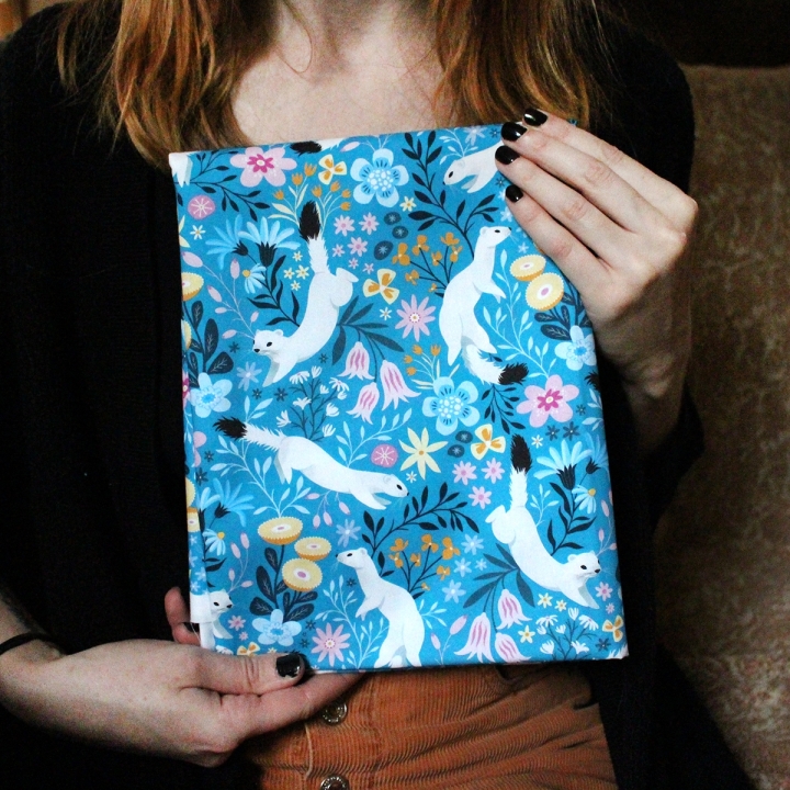 Tissu illustré "Hermines" – popeline, velours & French terry – motif hivernal