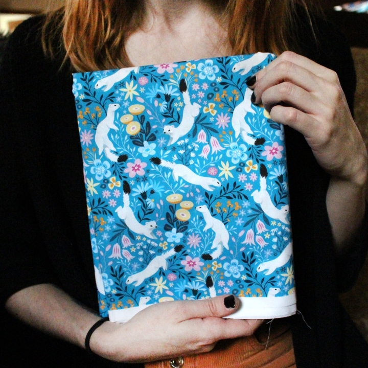 Tissu illustré "Hermines" – popeline, velours & French terry – motif hivernal