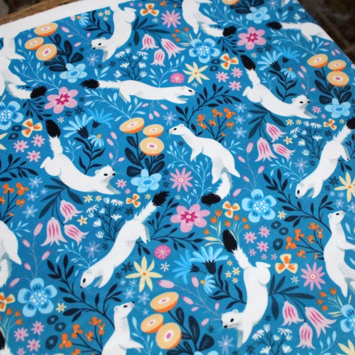 Tissu illustré "Hermines" – popeline, velours & French terry – motif hivernal