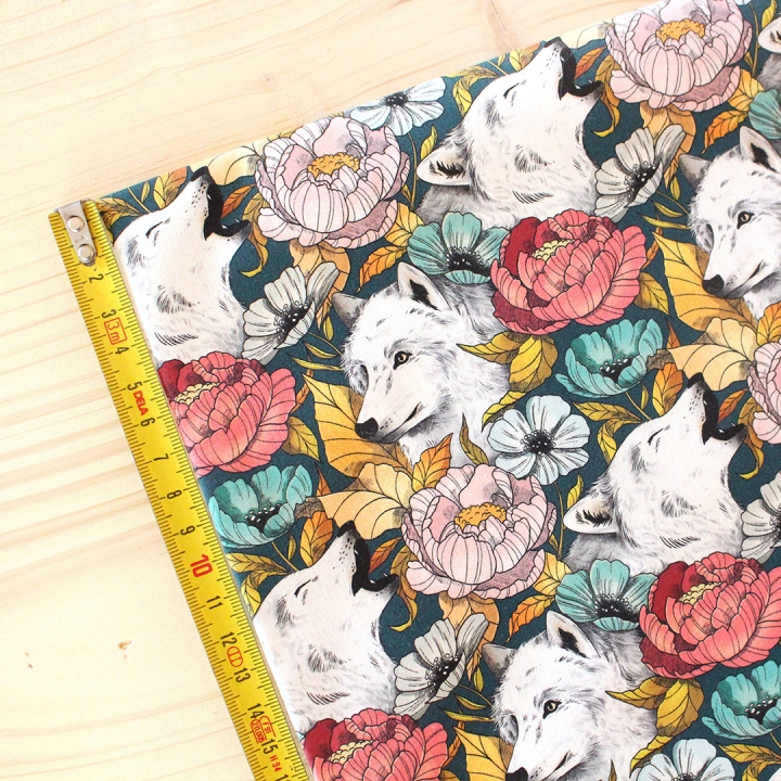 Coupon de tissu illustré "Loups blancs" 48x48 cm – Popeline & French Terry – motif poétique