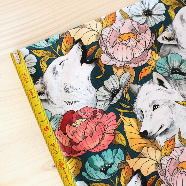 Tissu illustré "Loups blancs" – popeline, velours & French terry – motif poétique
