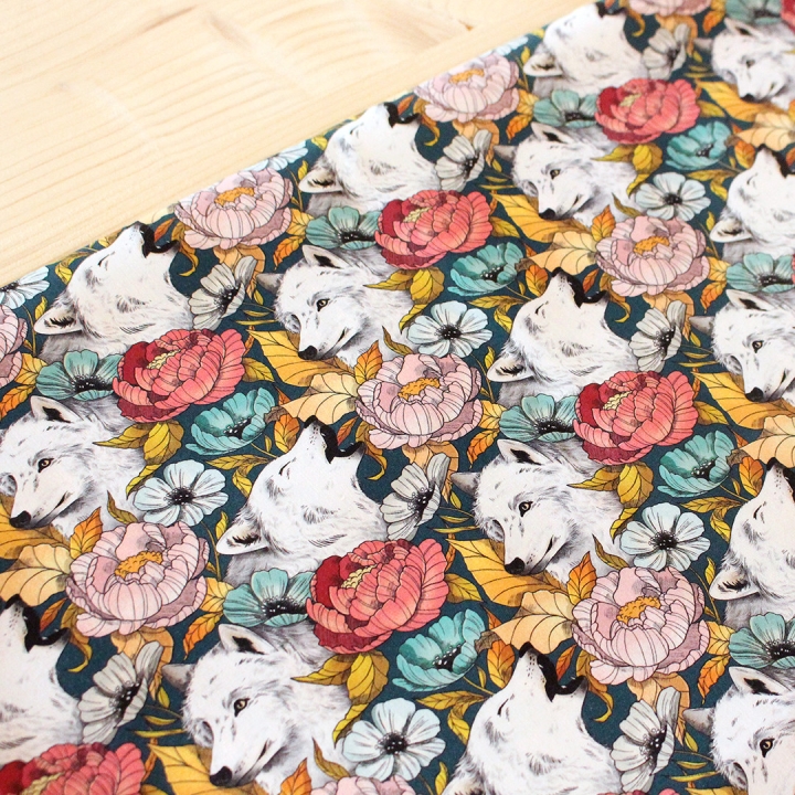 Tissu illustré "Loups blancs" – popeline, velours & French terry – motif poétique
