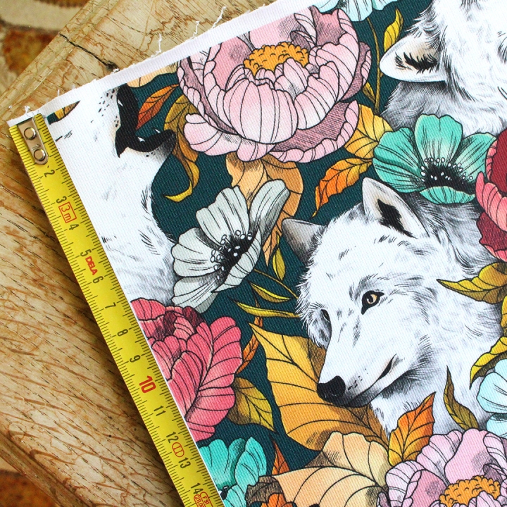 Tissu illustré "Loups blancs" – popeline, velours & French terry – motif poétique