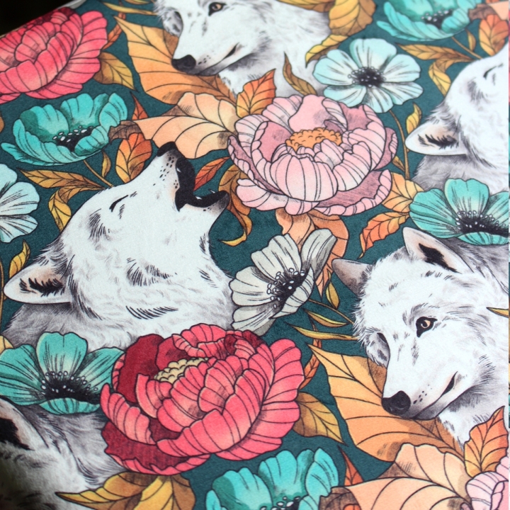 Tissu illustré "Loups blancs" – popeline, velours & French terry – motif poétique
