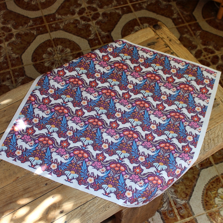 Coupon de tissu illustré "Loups colorés" 48x48 cm – Popeline & French Terry – motif coloré