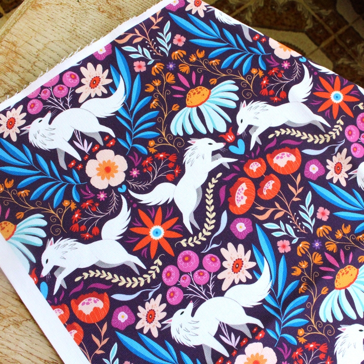 Coupon de tissu illustré "Loups colorés" 48x48 cm – Popeline & French Terry – motif coloré