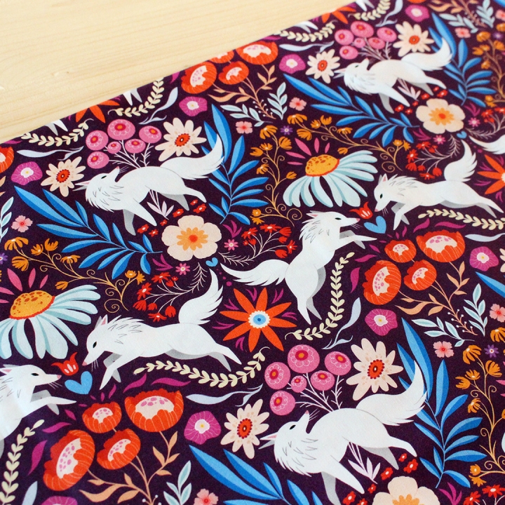 Tissu illustré "Loups colorés" – popeline, velours & French terry – motif coloré