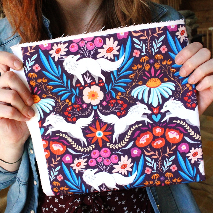 Tissu illustré "Loups colorés" – popeline, velours & French terry – motif coloré