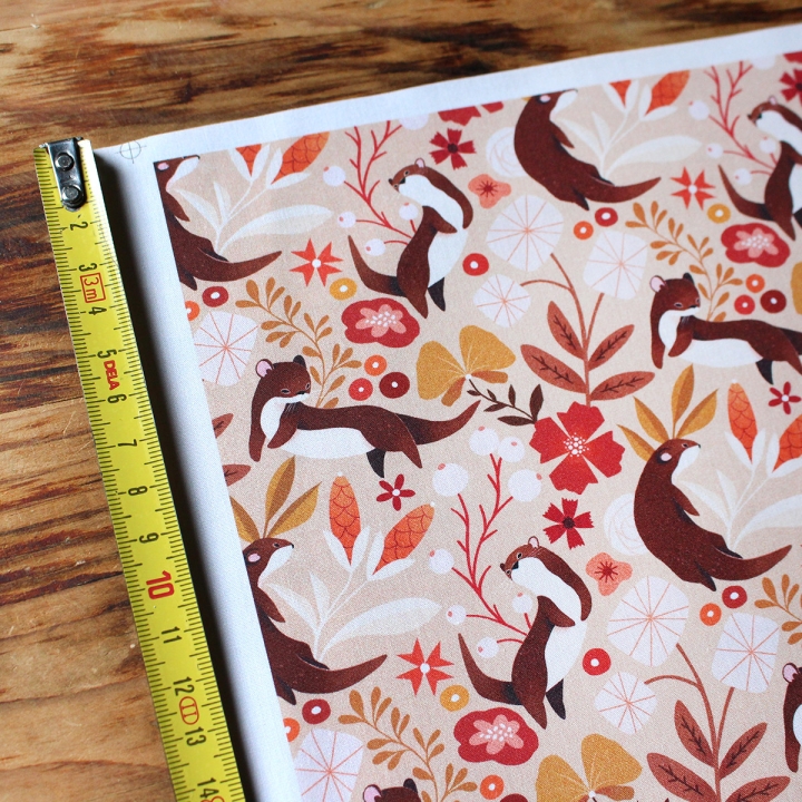 Coupon de tissu illustré "Loutres" 48x48 cm – Popeline & French Terry – motif poétique